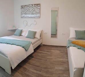 1 bedroom, WiFi, bed sheets