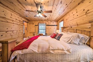 3 bedrooms, iron/ironing board, Internet, bed sheets - Hot Tub: 'Little Bear's Pond' Broken Bow Cabin (Broken Bow)