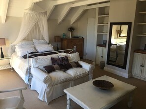 3 bedrooms, WiFi - Gorgeous Designer Home in Beautiful Estate (Cape Town)