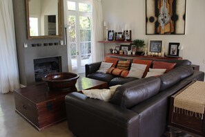 Living area - Gorgeous Designer Home in Beautiful Estate (Cape Town)