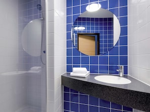 Ducha, secador de pelo, toallas