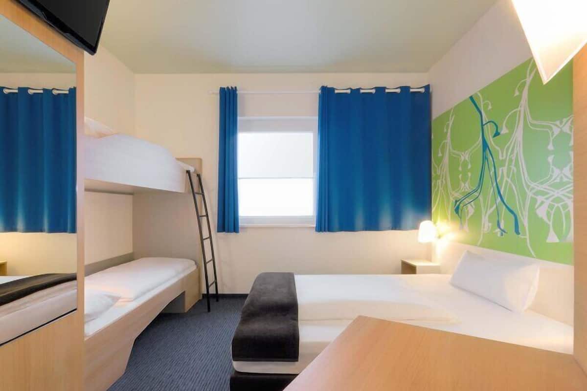Family Quadruple Room | Hypo-allergenic bedding available, desk, WiFi (free), bed sheets