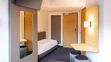 Hypo-allergenic bedding, desk, free WiFi, bed sheets