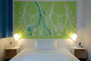 1 bedroom, hypo-allergenic bedding, desk, free WiFi