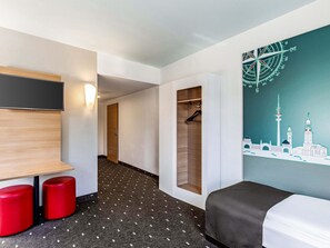 Hypo-allergenic bedding, desk, soundproofing, free WiFi