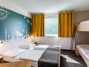 1 bedroom, hypo-allergenic bedding, desk, soundproofing