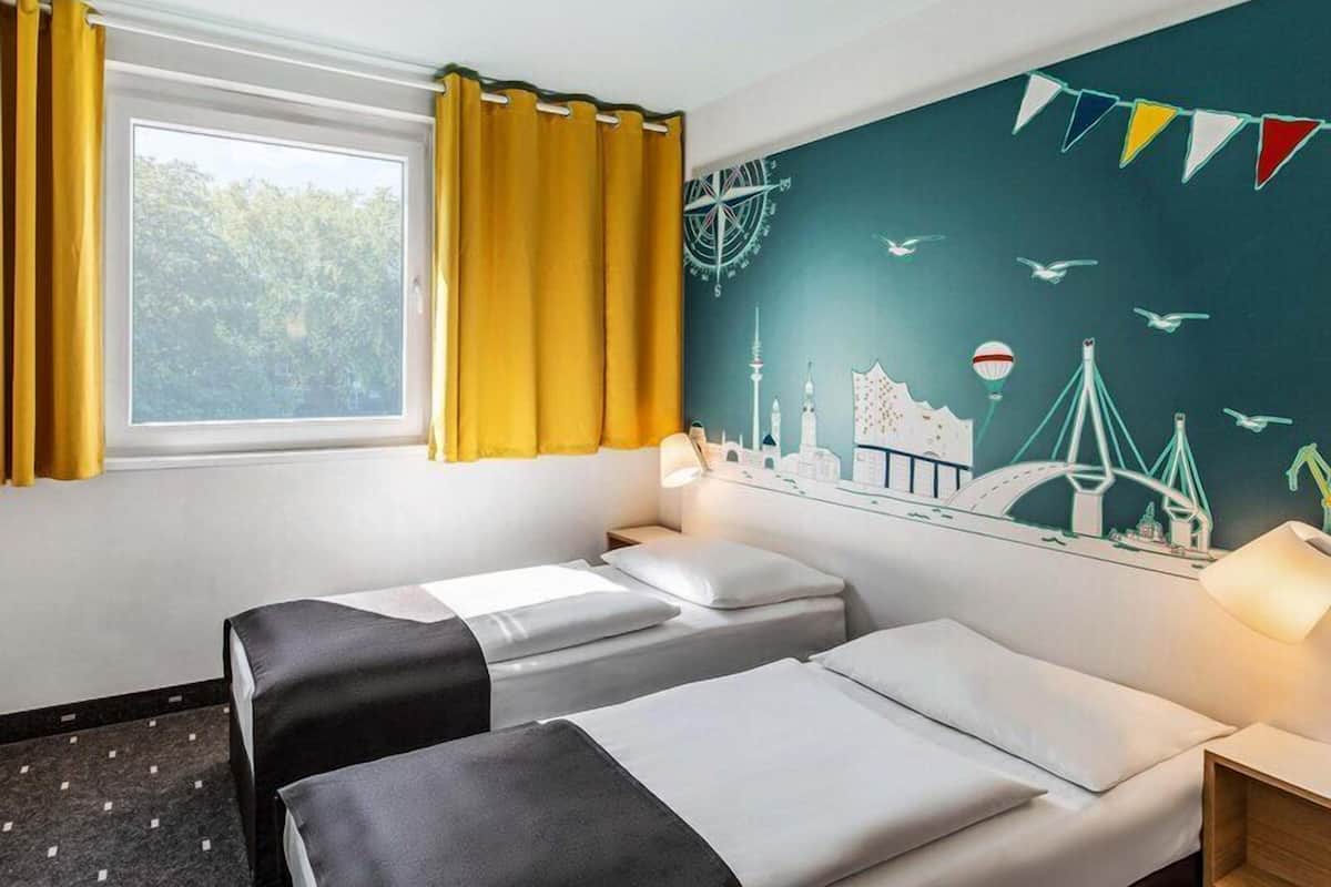 Twin Room | Hypo-allergenic bedding, desk, soundproofing, free WiFi