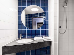 Hypo-allergenic bedding, desk, soundproofing, free WiFi - B&B Hotel Hamburg-Nord (Hamburg)