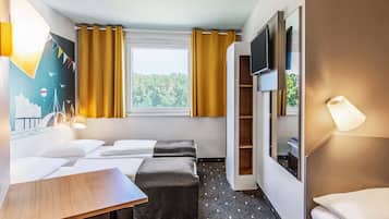 Triple Room | Hypo-allergenic bedding, desk, soundproofing, free WiFi