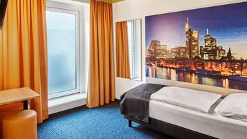 1 bedroom, hypo-allergenic bedding, desk, soundproofing