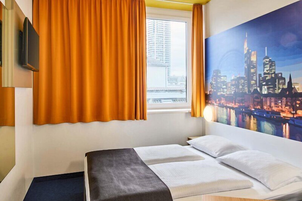 Double Room | Hypo-allergenic bedding, desk, soundproofing, free WiFi