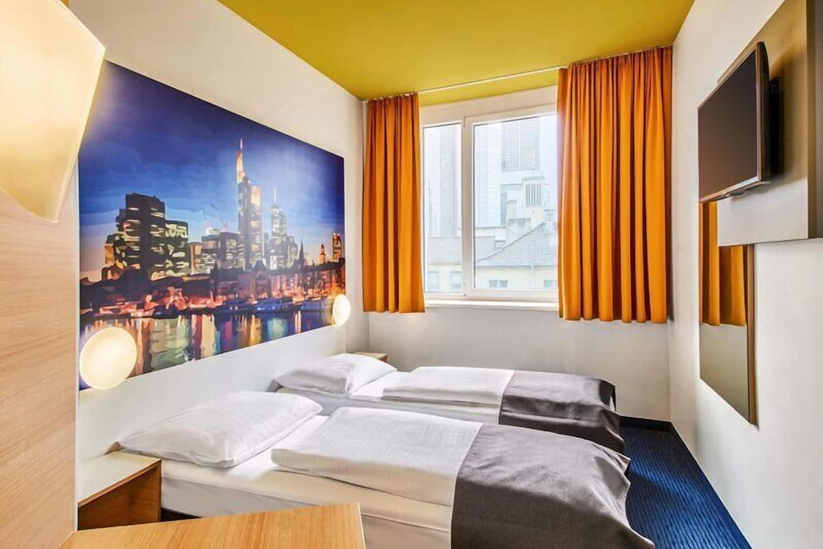Zweibettzimmer | Allergikerbettwaren, Schreibtisch, schallisolierte Zimmer