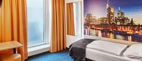 Hypo-allergenic bedding, desk, soundproofing, free WiFi