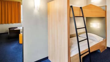 Vierbettzimmer | Allergikerbettwaren, Schreibtisch, schallisolierte Zimmer