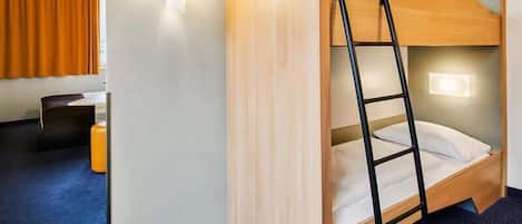 Habitación cuádruple | Ropa de cama hipoalergénica, escritorio, insonorización y wifi gratis