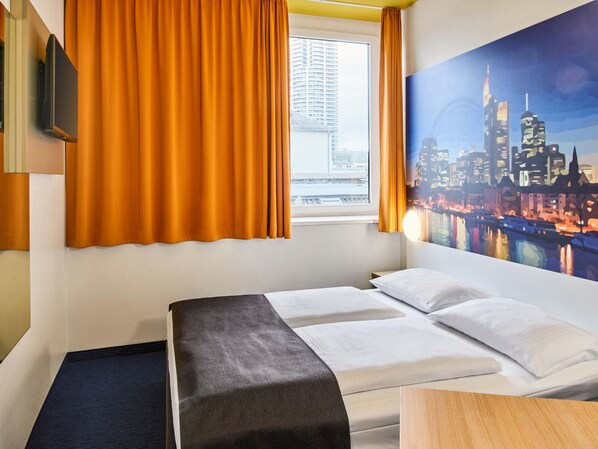Double Room | Hypo-allergenic bedding, desk, soundproofing, free WiFi - B&B Hotel Frankfurt-Hbf (Frankfurt)