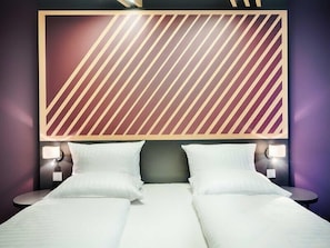 Allergikerbettwaren, Schreibtisch, schallisolierte Zimmer