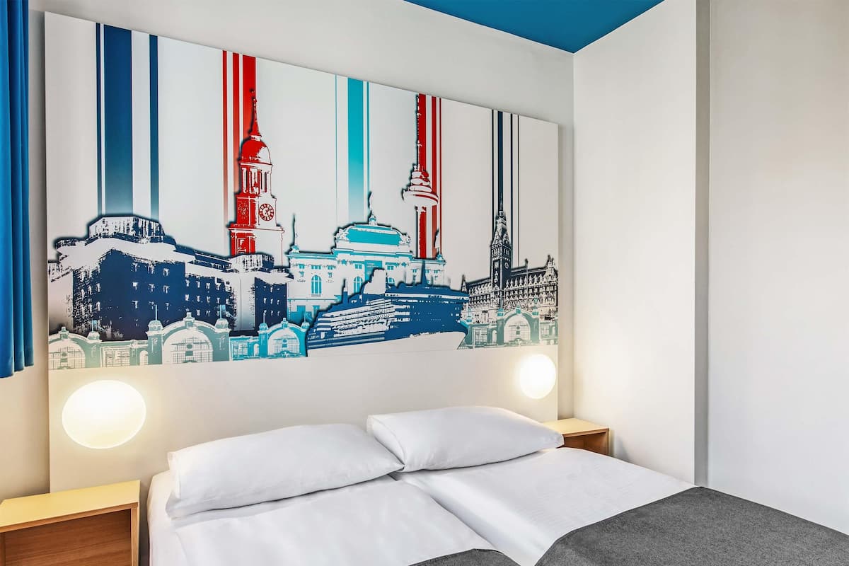 Zweibettzimmer | Allergikerbettwaren, Schreibtisch, kostenloses WLAN, BettwÀsche