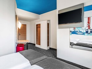 Kahden hengen huone (kaksi sänkyä) | Allergiatestatut vuodevaatteet, työpöytä, ilmainen Wi-Fi, vuodevaatteet