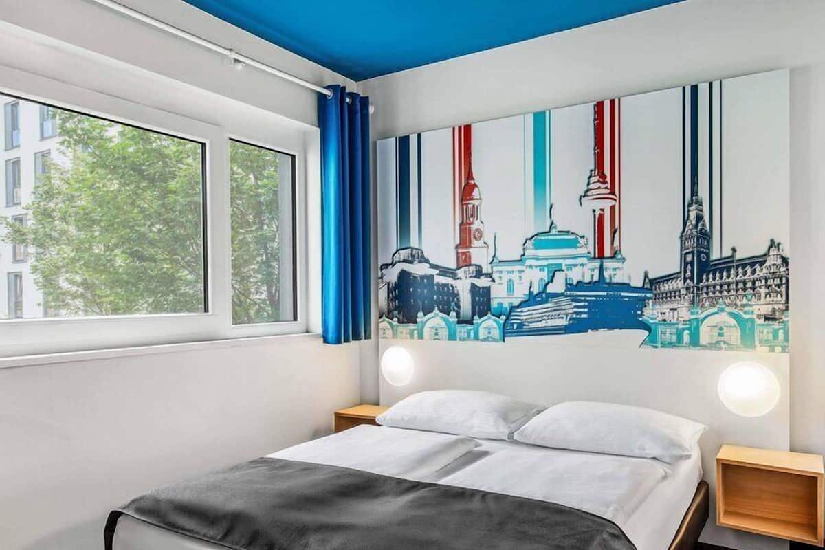 Double Room | Hypo-allergenic bedding, desk, free WiFi, bed sheets