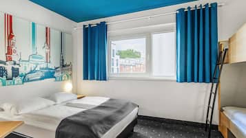 Vierbettzimmer | Allergikerbettwaren, Schreibtisch, kostenloses WLAN, Bettwäsche