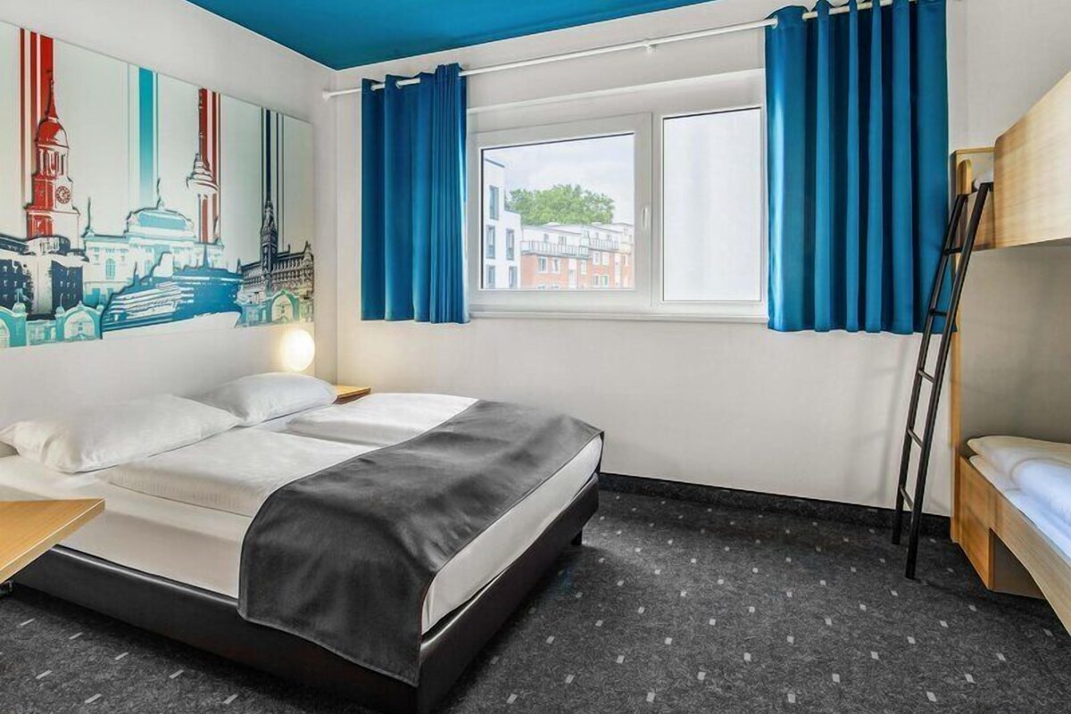 Kamar Quadruple | Seprai antialergi, meja kerja, Wi-Fi gratis, dan seprai linen