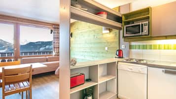 Appartement 2 pièces 5 personnes - PMR | Private kitchen | Fridge, microwave, stovetop, dishwasher