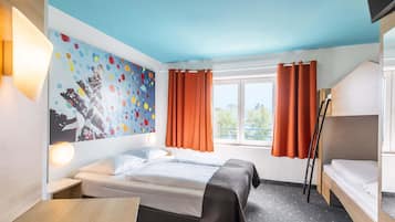 Quadruple Room | Hypo-allergenic bedding, desk, soundproofing, free WiFi