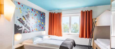 Hypo-allergenic bedding, desk, soundproofing, free WiFi