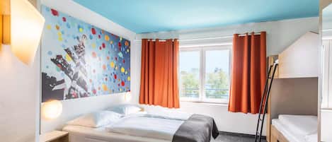 Hypo-allergenic bedding, desk, soundproofing, free WiFi