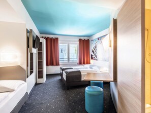 Triple Room | Hypo-allergenic bedding, desk, soundproofing, free WiFi - B&B Hotel München City-Ost (Munich)