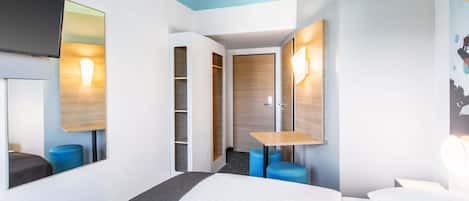 Hypo-allergenic bedding, desk, soundproofing, free WiFi