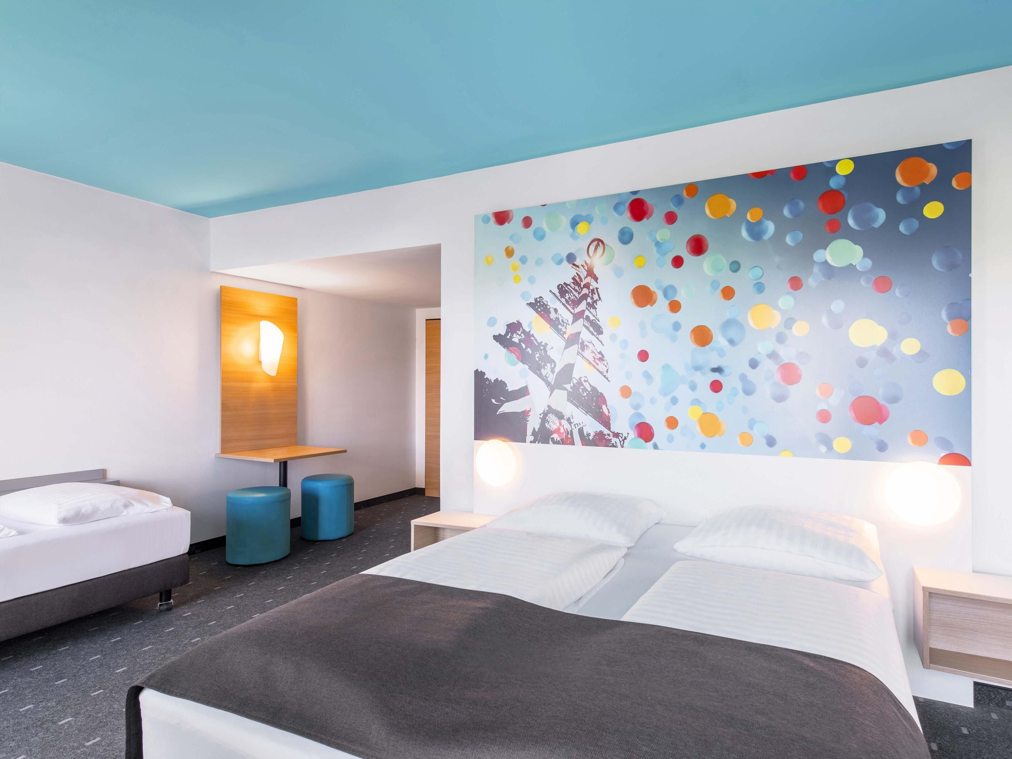 Ropa de cama hipoalergénica, escritorio y sistema de insonorización 