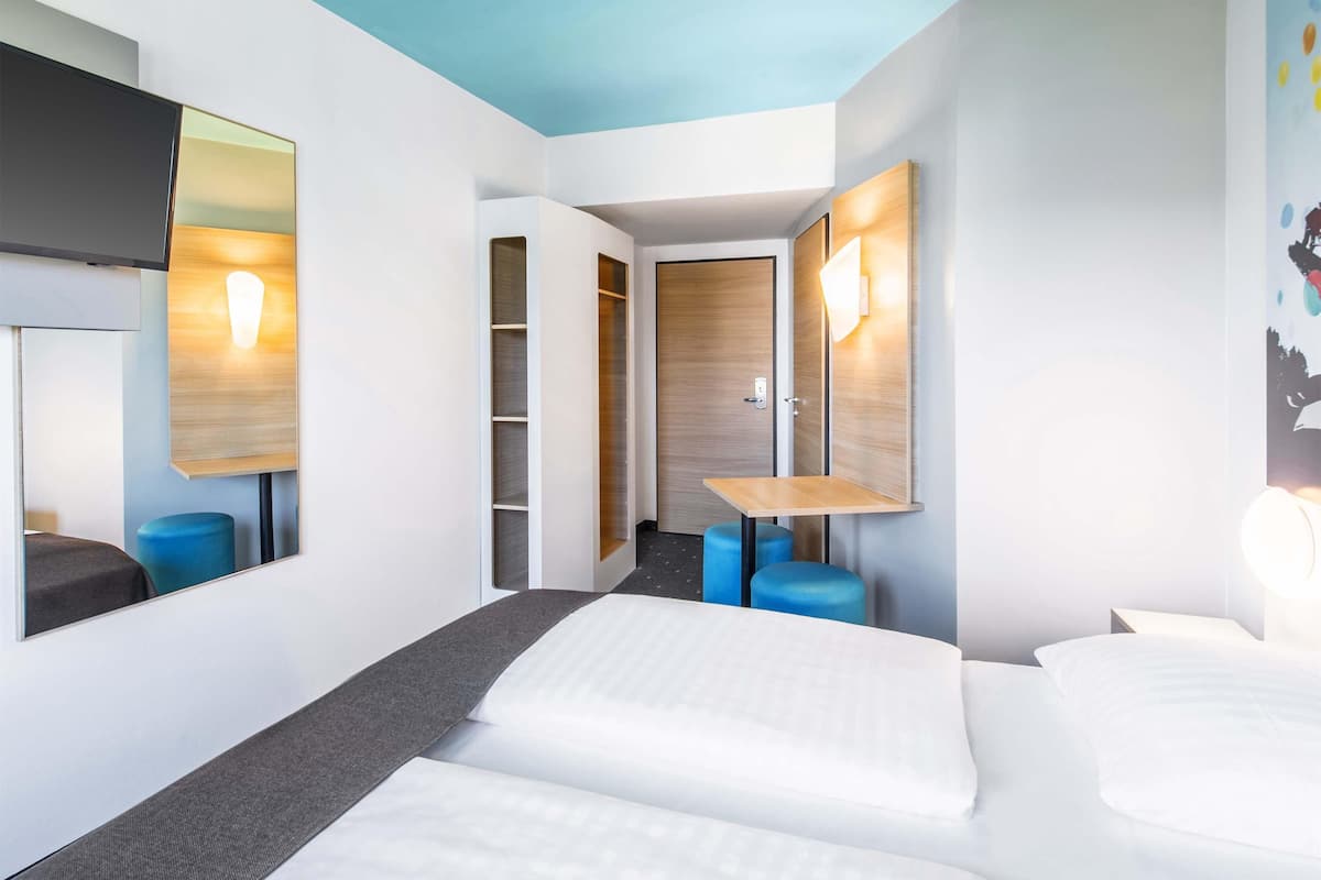 Double Room | Hypo-allergenic bedding, desk, soundproofing, free WiFi