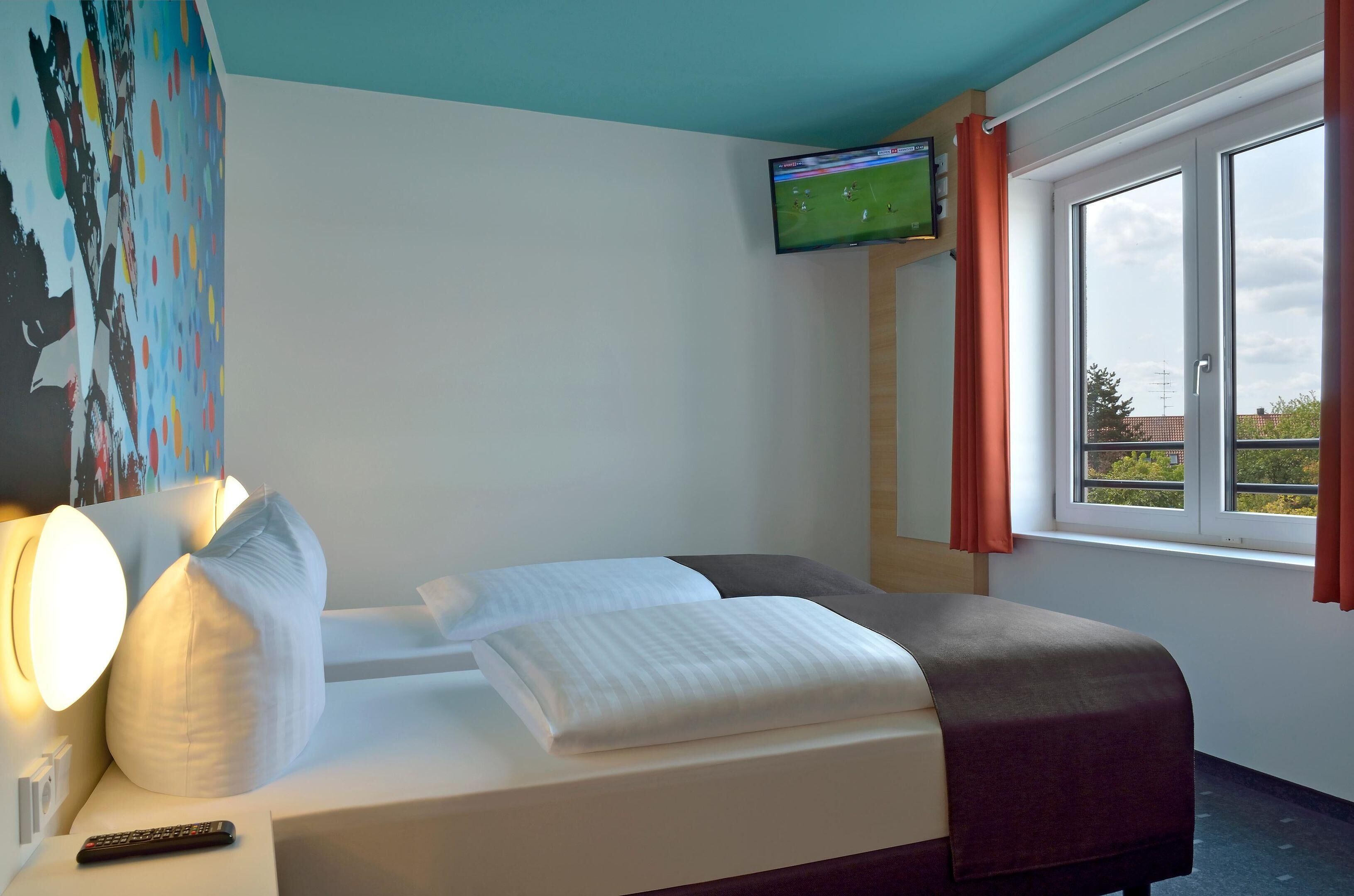 Hypo-allergenic bedding, desk, soundproofing, free WiFi