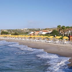 Sulla spiaggia, sabbia bianca