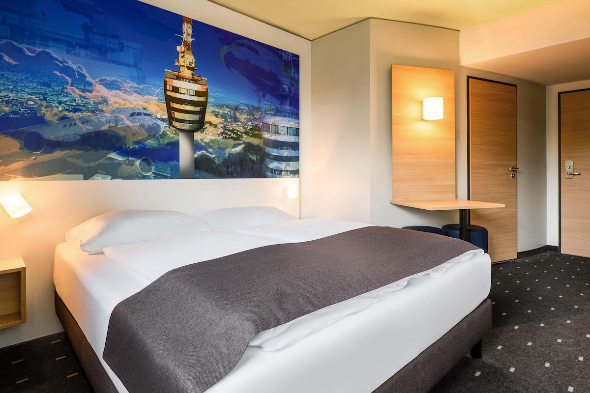 Ropa de cama hipoalergénica, escritorio y sistema de insonorización