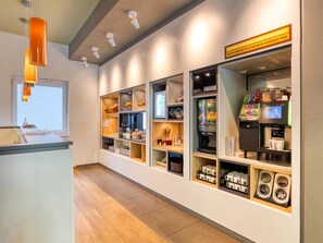 Tägliches Frühstücksbuffet (13.9 EUR pro Person)