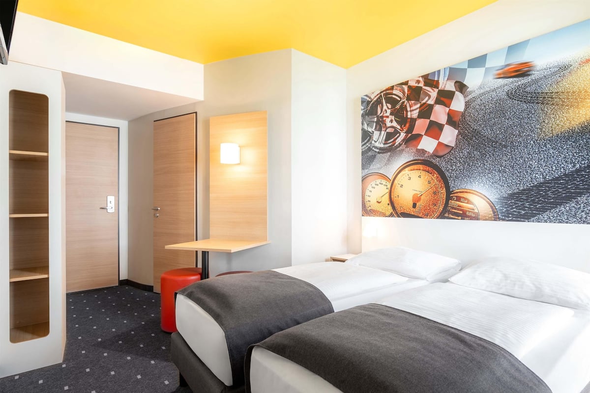 Quarto duplo | Escrivaninha, quartos à prova de som, Wi-Fi de cortesia, roupa de cama