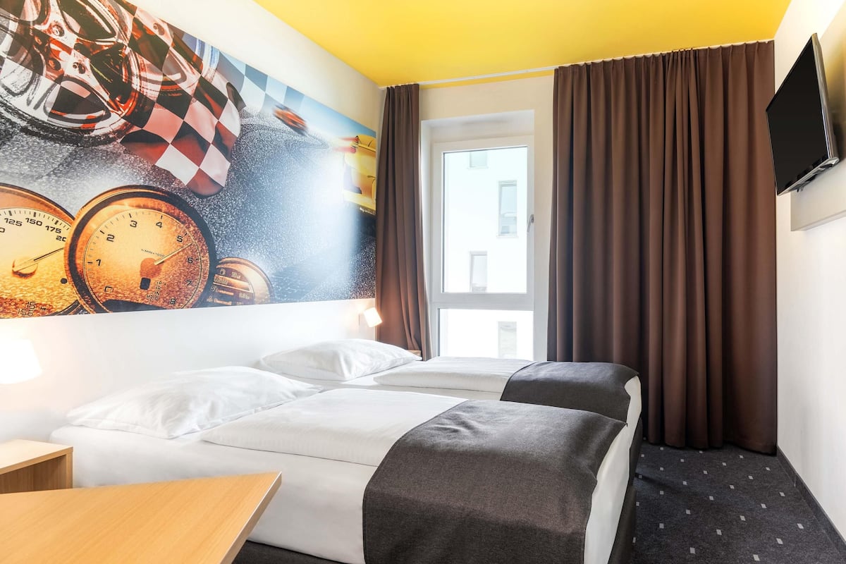 Quarto duplo | Escrivaninha, quartos à prova de som, Wi-Fi de cortesia, roupa de cama