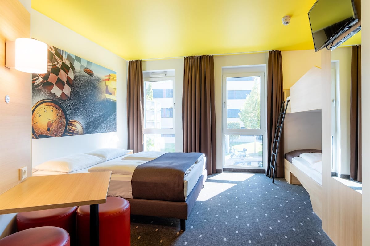 Quadruple Room | 1 bedroom, desk, soundproofing, free WiFi