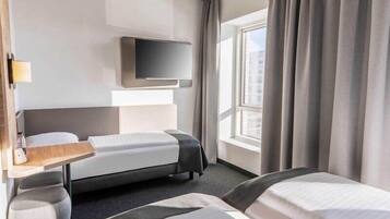 Dreibettzimmer | Schreibtisch, schallisolierte Zimmer, kostenloses WLAN, Bettwäsche
