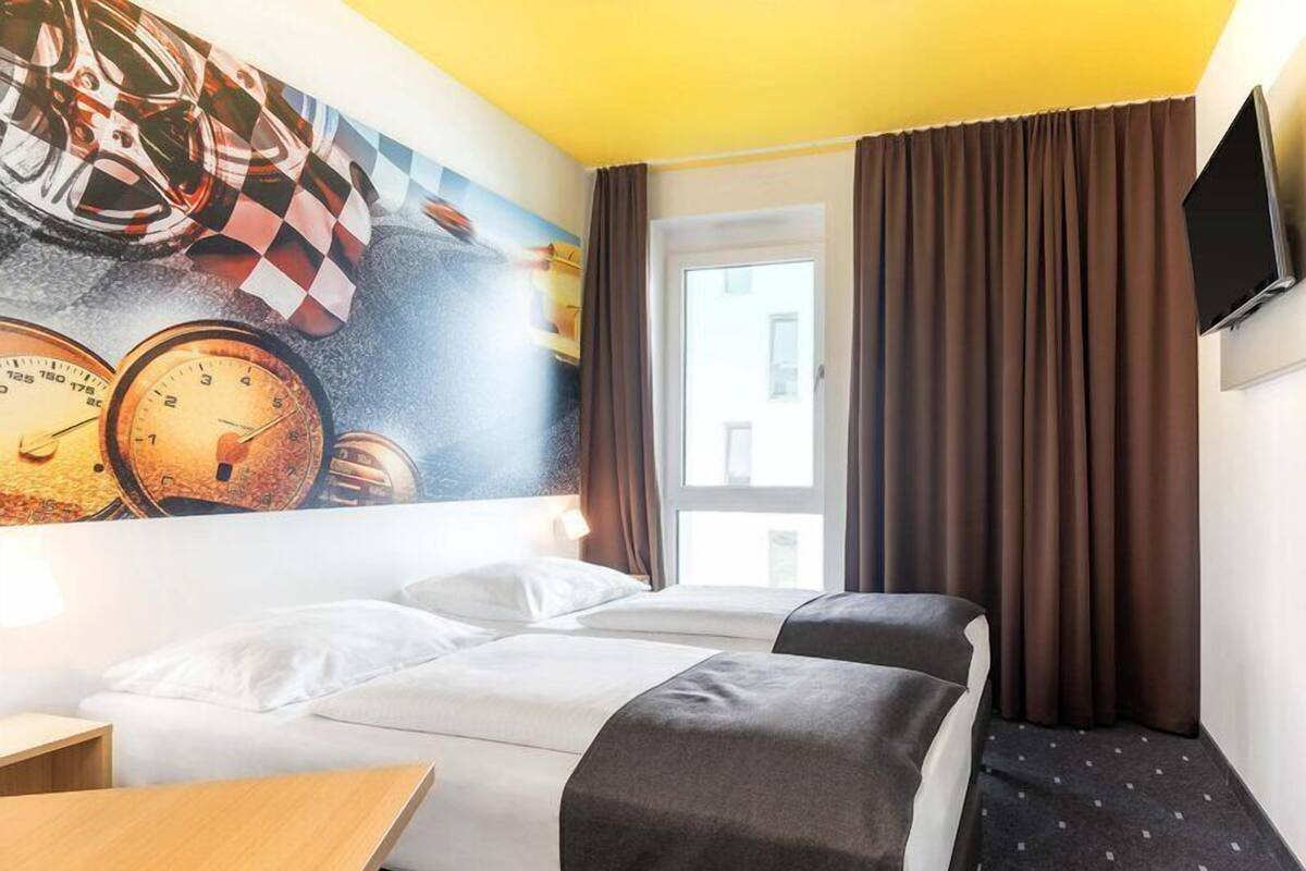 Twin Room | Desk, soundproofing, free WiFi, bed sheets