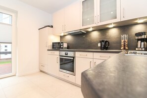 Kühlschrank, Mikrowelle, Geschirrspüler