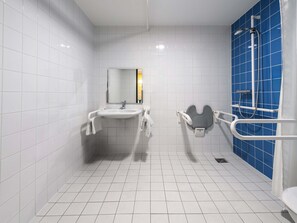 Dusj, hårføner og håndklær