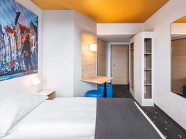 Habitación doble | Escritorio, sistema de insonorización, wifi gratis y ropa de cama
