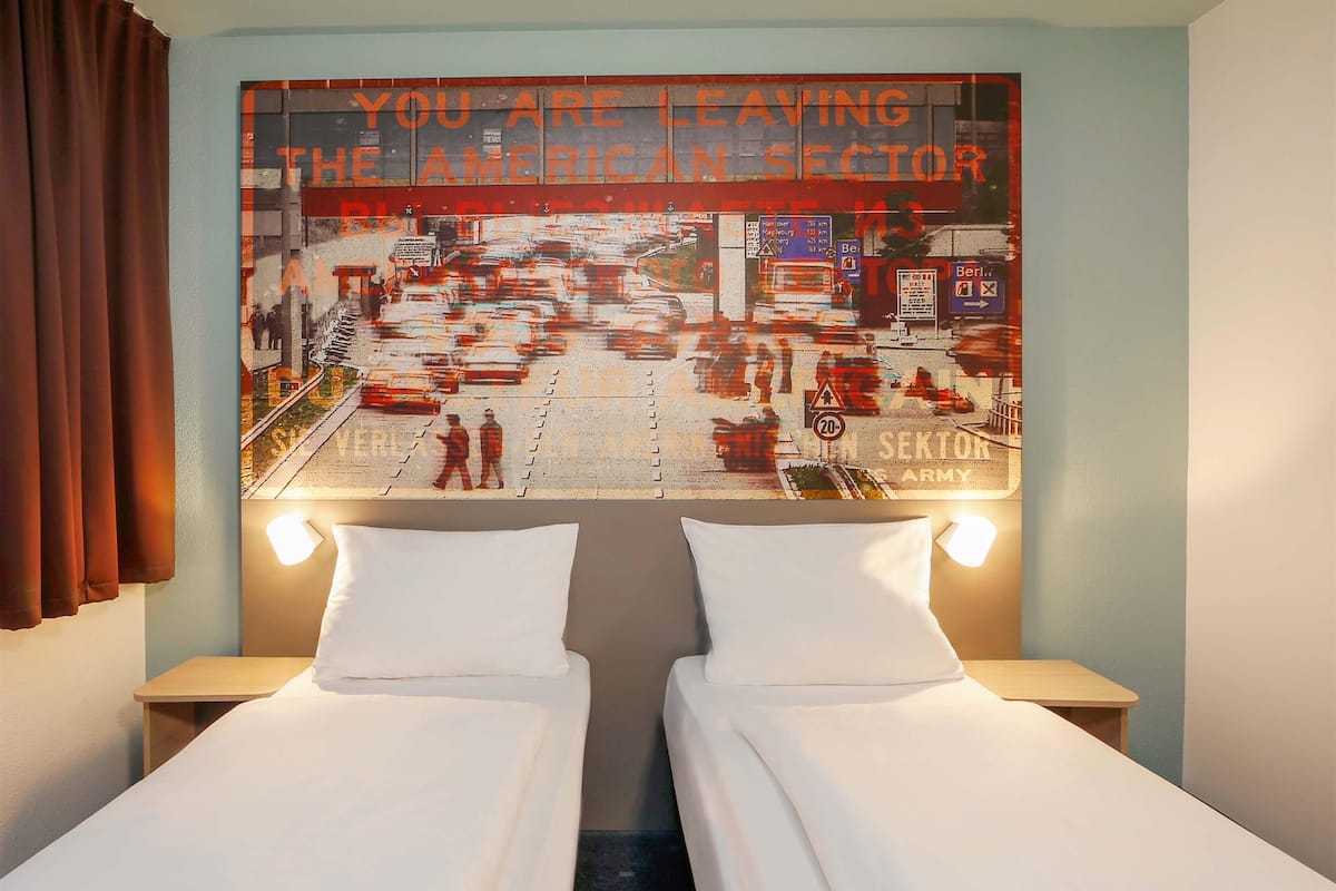 twin room | hypo-allergenic bedding, desk, soundproofing, free wifi