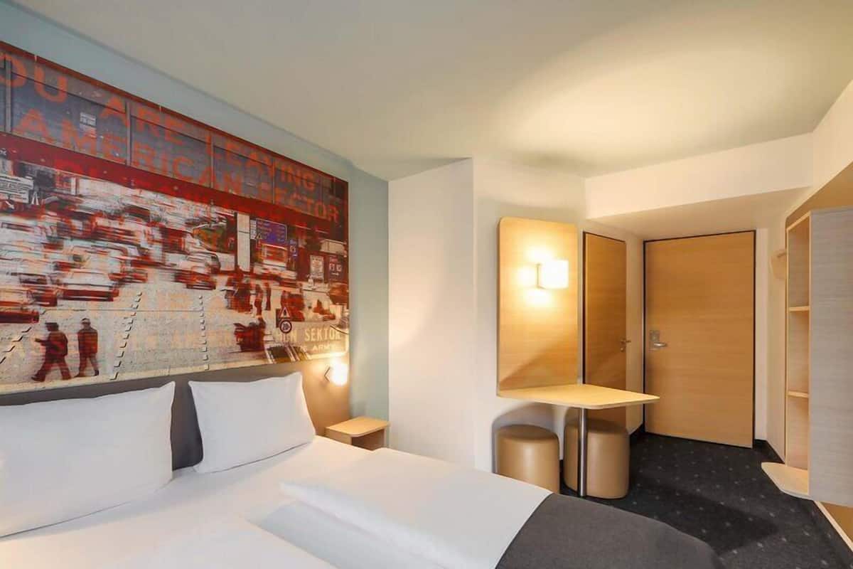 Double Room | Hypo-allergenic bedding, desk, soundproofing, free WiFi