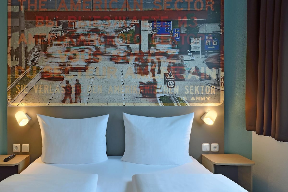 Hypo-allergenic bedding, desk, soundproofing, free WiFi