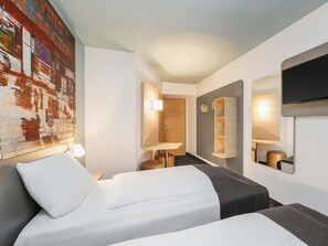 Quarto duplo | Roupas de cama antialérgicas, escrivaninha, quartos à prova de som